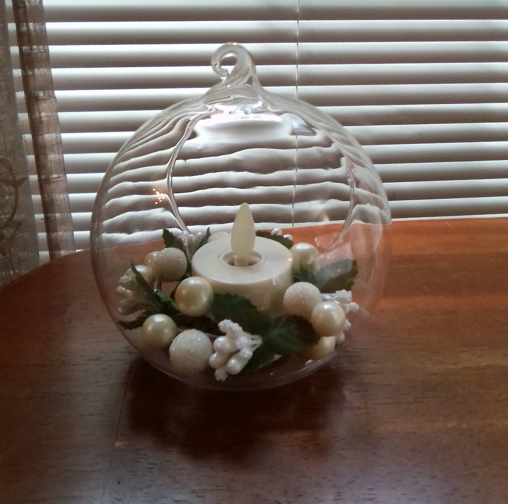 Luminara Candle Berry Wreath Round Ornament White